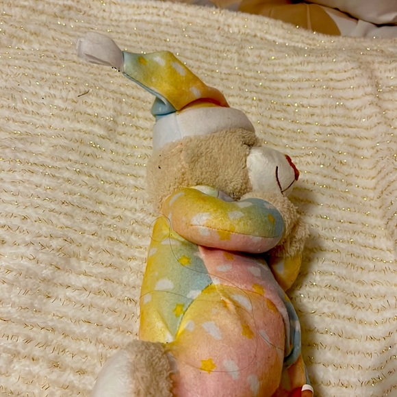 Sings - Picture 2 of 4